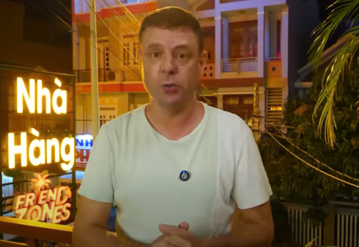 du khách Nga review nhà hàng FriendZones Phan Thiết